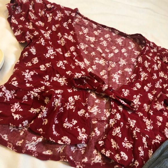 Shein Summer Red & White Floral Tie Front Shirt - Picture 2 of 2